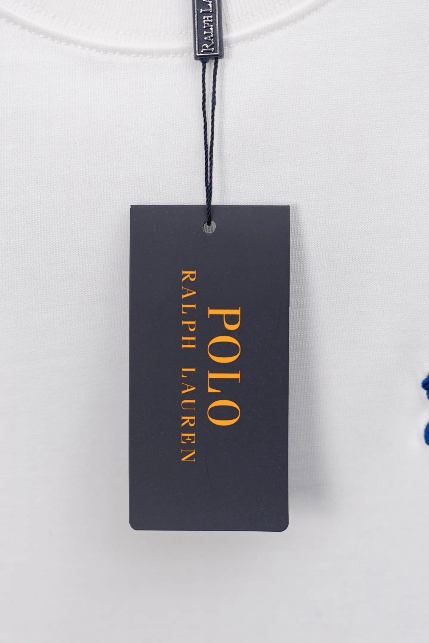 P180 model number/F034 POLO Ralph Lauren new model is on the market 25ss 350G heavy washed and worn high-end short sleeves. The front panel is matched with a small logo and the back panel is cut and patched to embroider the couple's short T. A high-end simple style that you will never get tired of. Pocket patch embroidery is simple style. Advanced temperament. Perfect detail processing 💯 The classic logo logo upper body is super good-looking. Fabric: 350g. Version: loose T-shirt. Color: black and white.